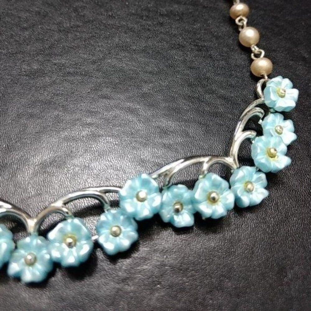 Vintage Star flower necklace up to 15"